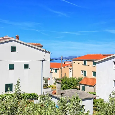 With A Parking Space Okrug Gornji, Ciovo - 19711 *