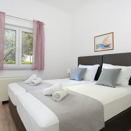 With A Parking Space Okrug Gornji, Ciovo - 19711 * Trogir