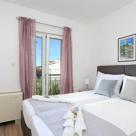 Lejlighed With A Parking Space Okrug Gornji, Ciovo - 19711 *