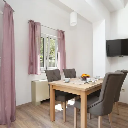 Lejlighed With A Parking Space Okrug Gornji, Ciovo - 19711 *