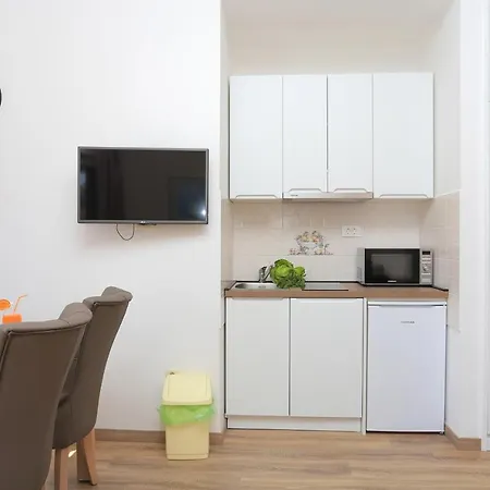 With A Parking Space Okrug Gornji, Ciovo - 19711 *