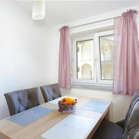 With A Parking Space Okrug Gornji, Ciovo - 19711 *