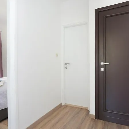 With A Parking Space Okrug Gornji, Ciovo - 19711 *